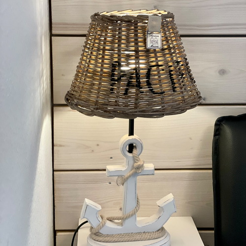 Nachttischlampe im Schlafzimmer